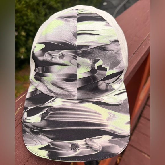 LULULEMON FAST AND FREE HAT - Picture 2 of 14